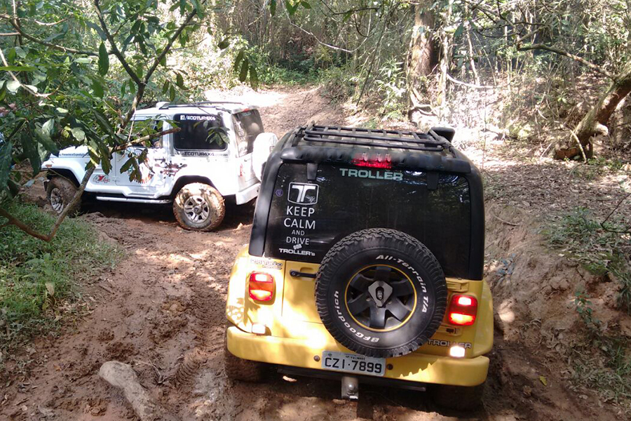 passeio trilha de jeep 4x4